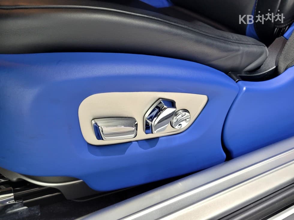 롤스로이스 Ray (van)스6.6 Standard - 22