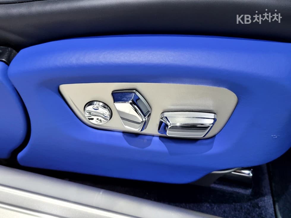 롤스로이스 Ray (van)스6.6 Standard - 24