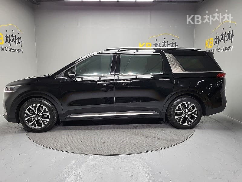 Kia Carnival 4th generationD2.2 9-seater Noblesse - 2