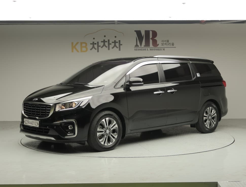 Kia The New (facelift) Carnival 9-seater 2.2 Diesel Luxury - Image 1
