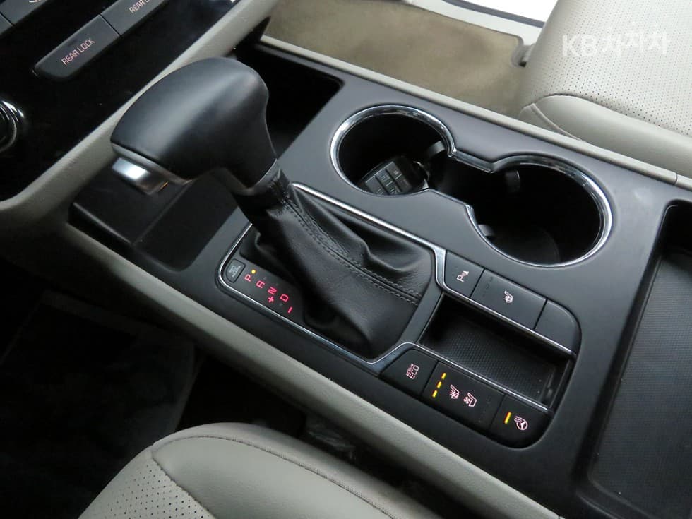 Kia The New (facelift) Carnival9-seater 2.2 Diesel Luxury - 12