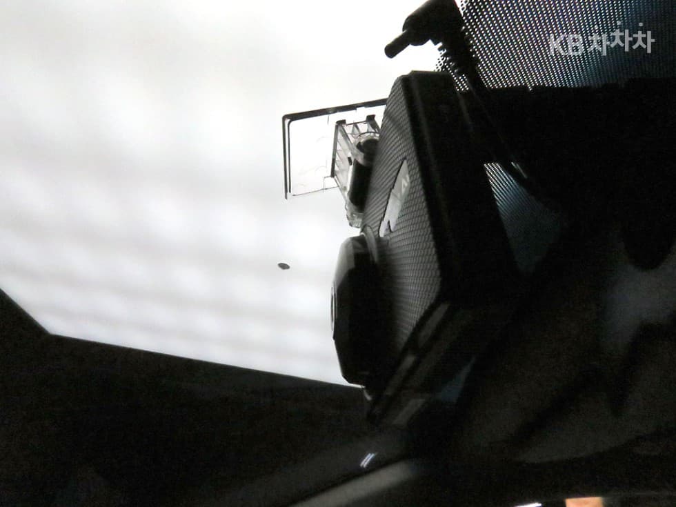 Kia The New (facelift) Carnival9-seater 2.2 Diesel Luxury - 15