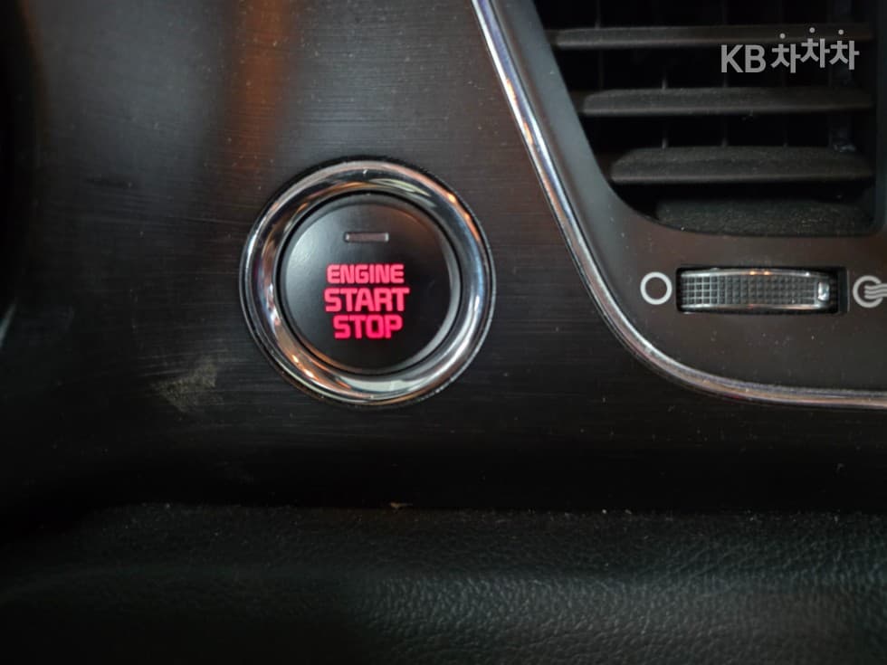 Kia The New (facelift) Carnival9-seater 2.2 Diesel Luxury - 23