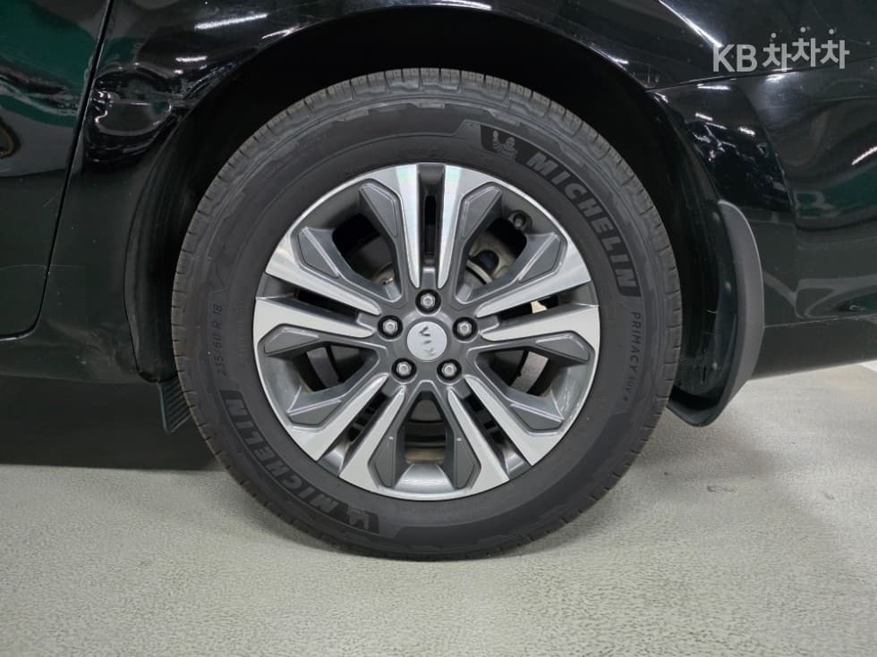 Kia The New (facelift) Carnival9-seater 2.2 Diesel Luxury - 24