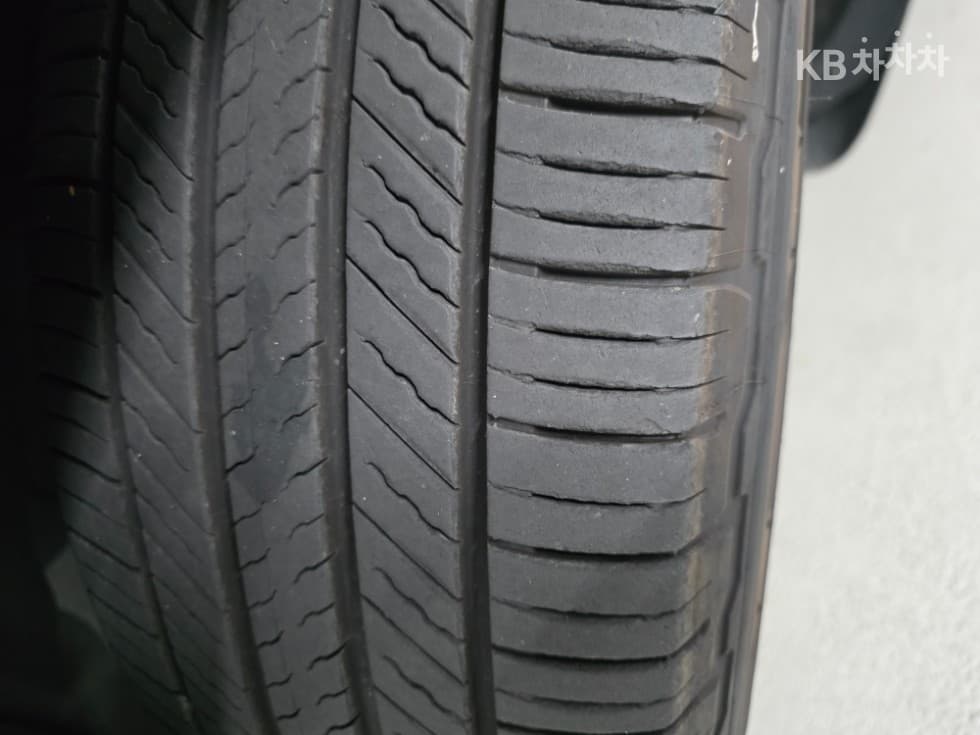 Kia The New (facelift) Carnival9-seater 2.2 Diesel Luxury - 25