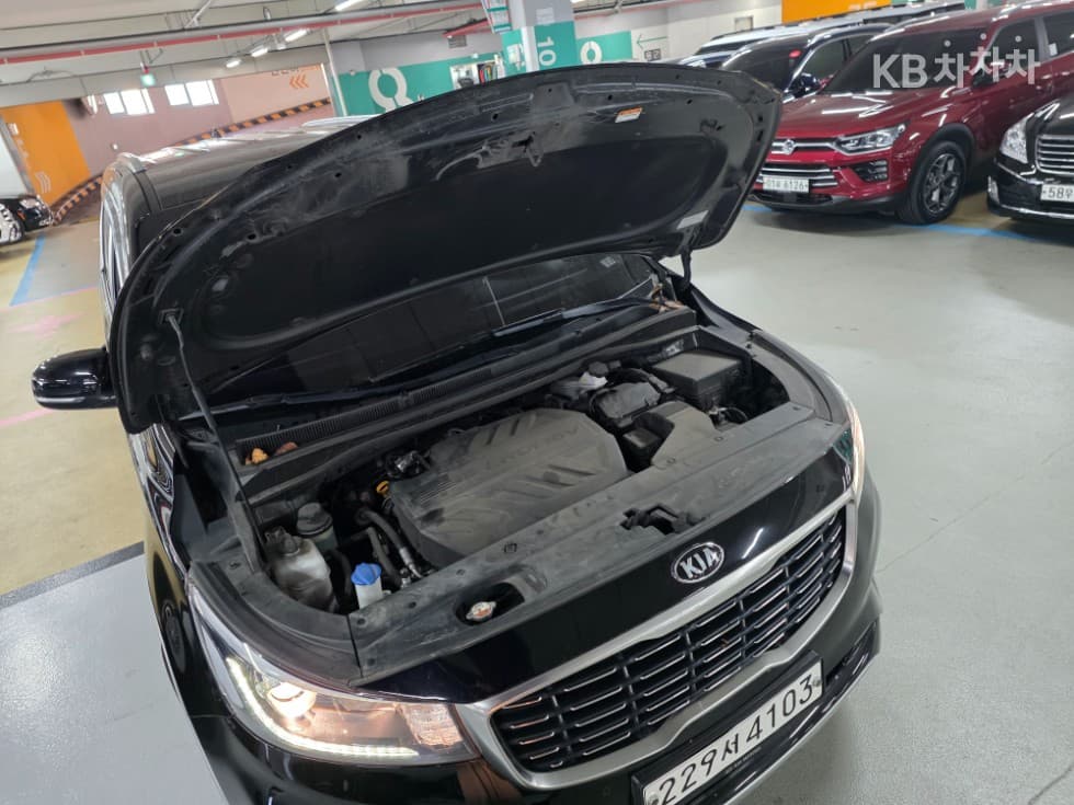 Kia The New (facelift) Carnival9-seater 2.2 Diesel Luxury - 26