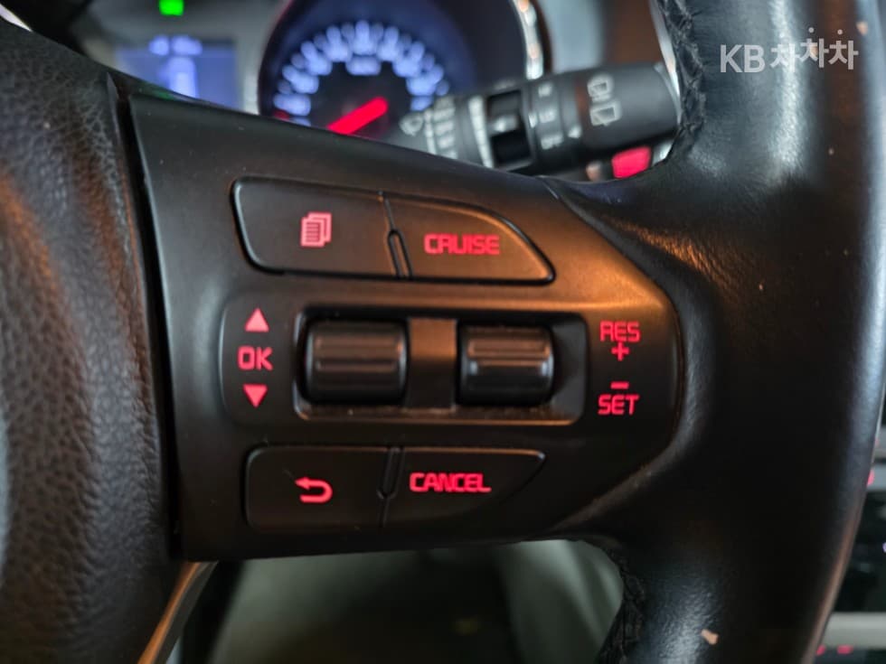 Kia The New (facelift) Carnival9-seater 2.2 Diesel Luxury - 32