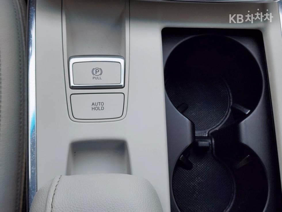 Хюндай The New (фейслифт) Grandeur (Azera)2.5 Le Blanc - 23