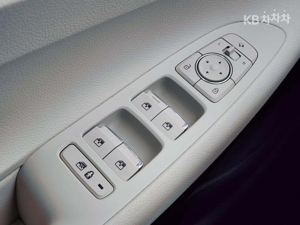 Хюндай The New (фейслифт) Grandeur (Azera)2.5 Le Blanc - 24