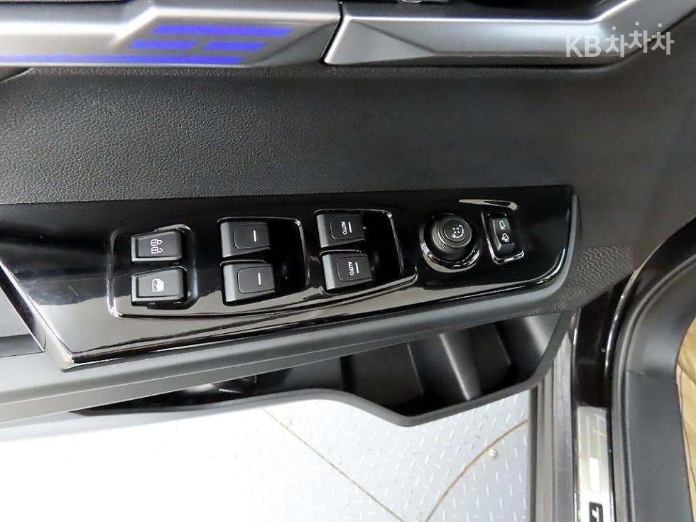 KG Mobility 토레스(J100)1.5 GDI Turbo AWD T7 - 11