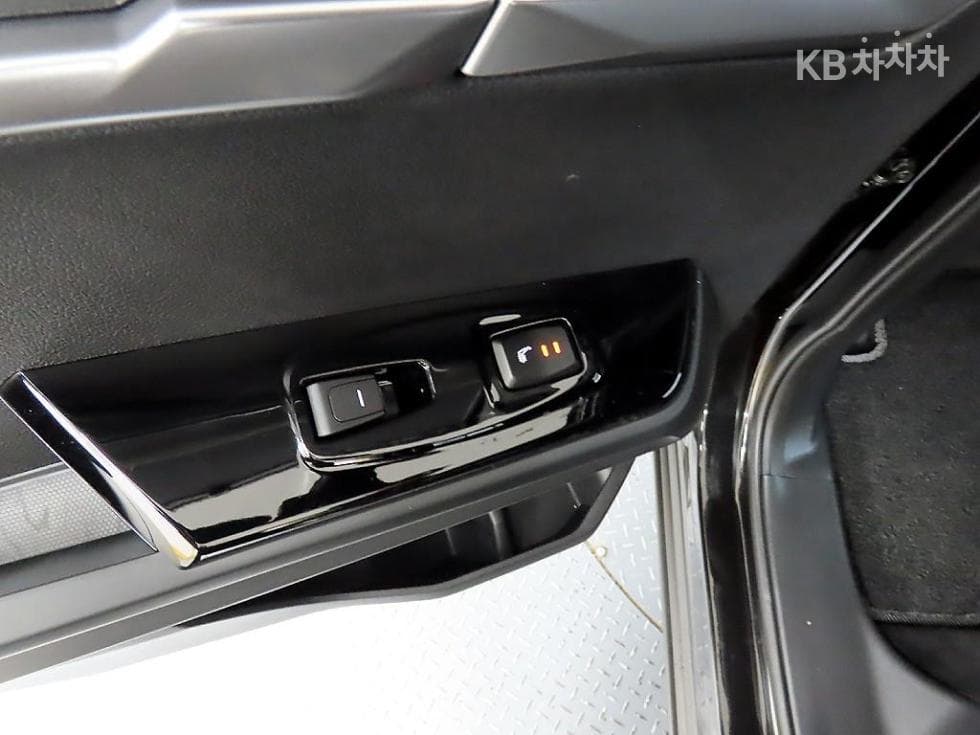 KG Mobility 토레스(J100)1.5 GDI Turbo AWD T7 - 12