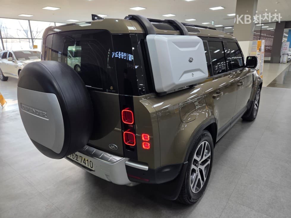 Land Rover 디펜더(L663)110 D250 SE - 6