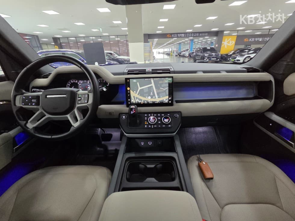 Land Rover 디펜더(L663)110 D250 SE - 8