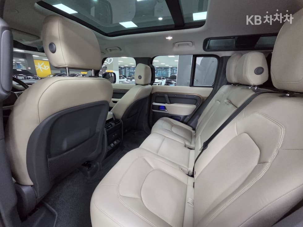 Land Rover 디펜더(L663)110 D250 SE - 21