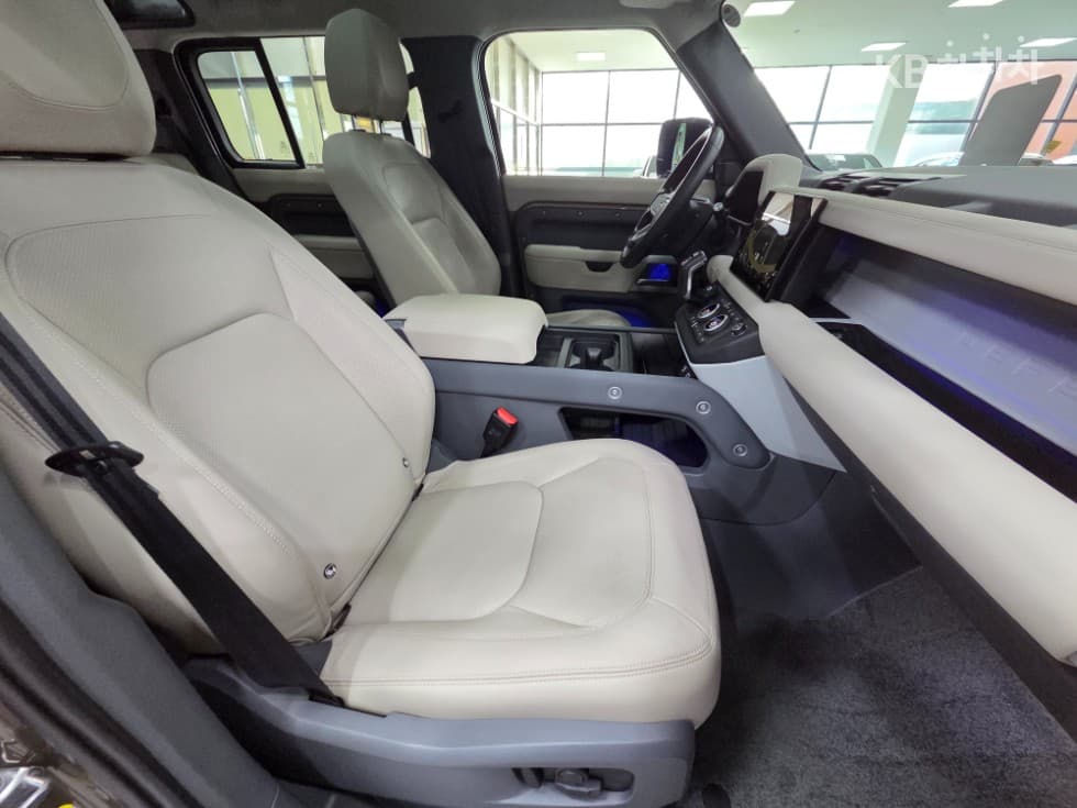 Land Rover 디펜더(L663)110 D250 SE - 23