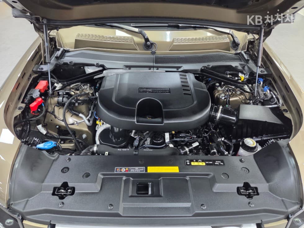 Land Rover 디펜더(L663)110 D250 SE - 25