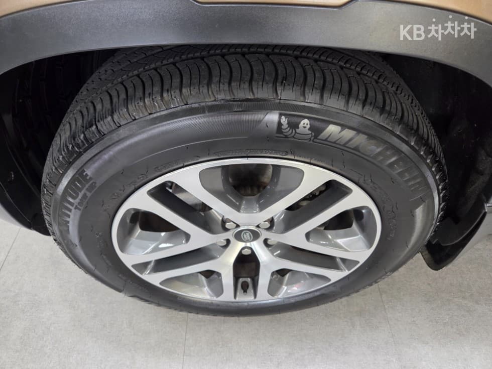 Land Rover 디펜더(L663)110 D250 SE - 26