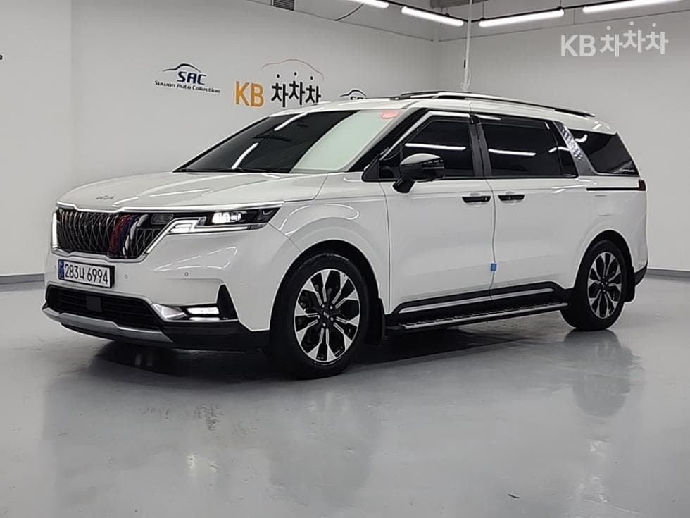 Kia Carnival 4th generation D2.2 9-seater Signature - Image 1