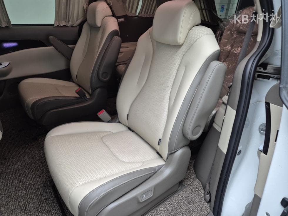 Киа Канивал 4-то поколениеВисок Лимузин (Канивал) D2.2 9-местен Signature - 12