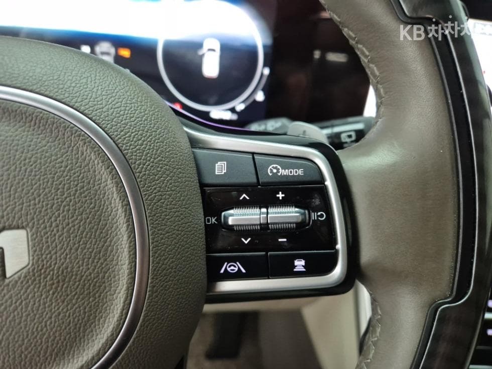 Киа Канивал 4-то поколениеВисок Лимузин (Канивал) D2.2 9-местен Signature - 15