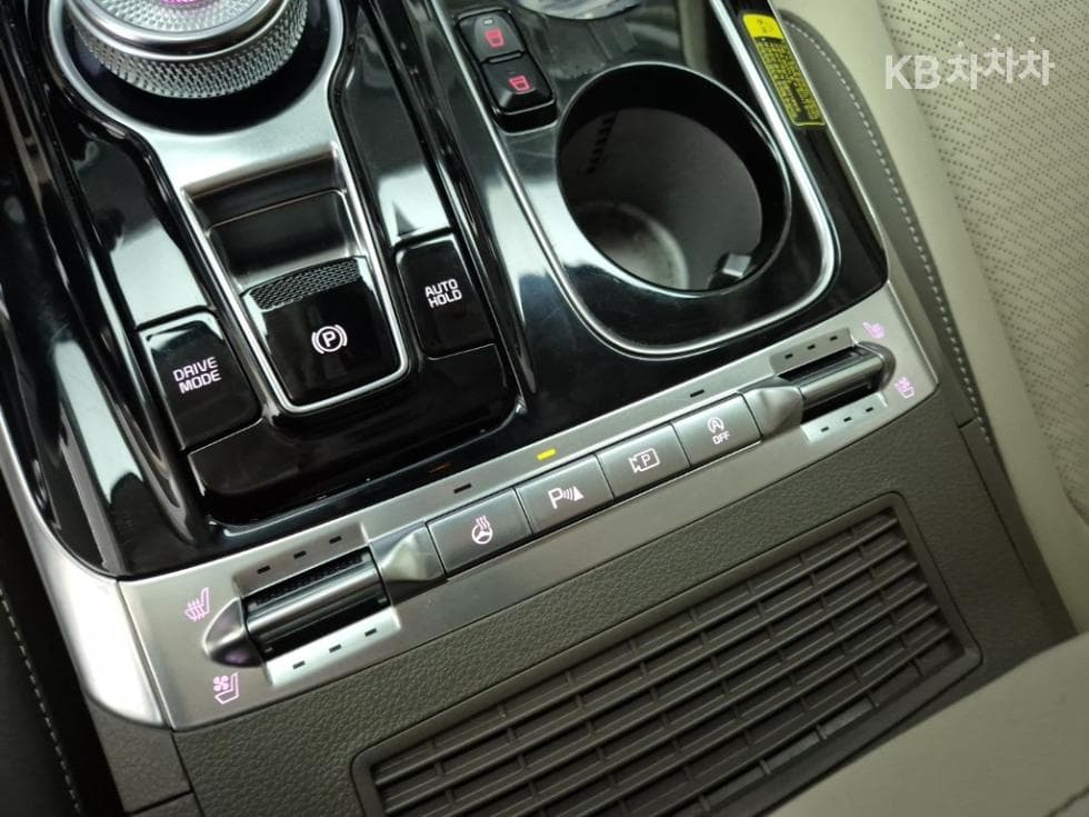 Киа Канивал 4-то поколениеВисок Лимузин (Канивал) D2.2 9-местен Signature - 16