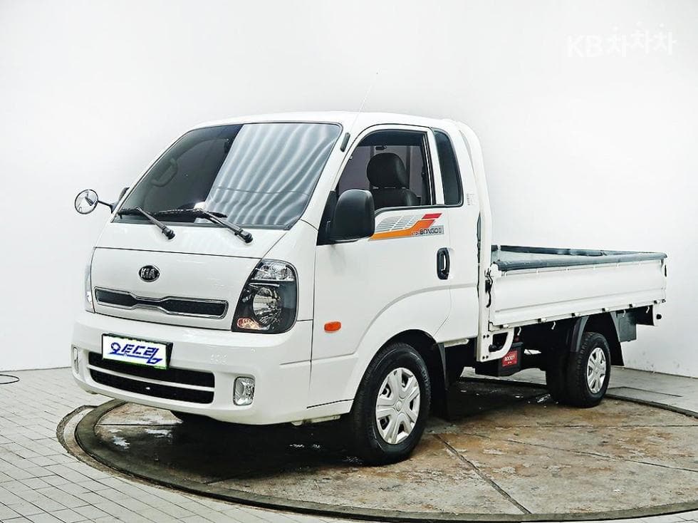 Киа Бонго 3 (лек) 1 тон Королевска кабина Удължено междуосие CRDi Лукс - Image 1