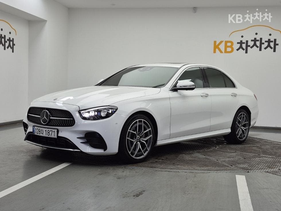 Mercedes-Benz E-Клас (W213) E220d 4MATIC AMG Line - Image 1