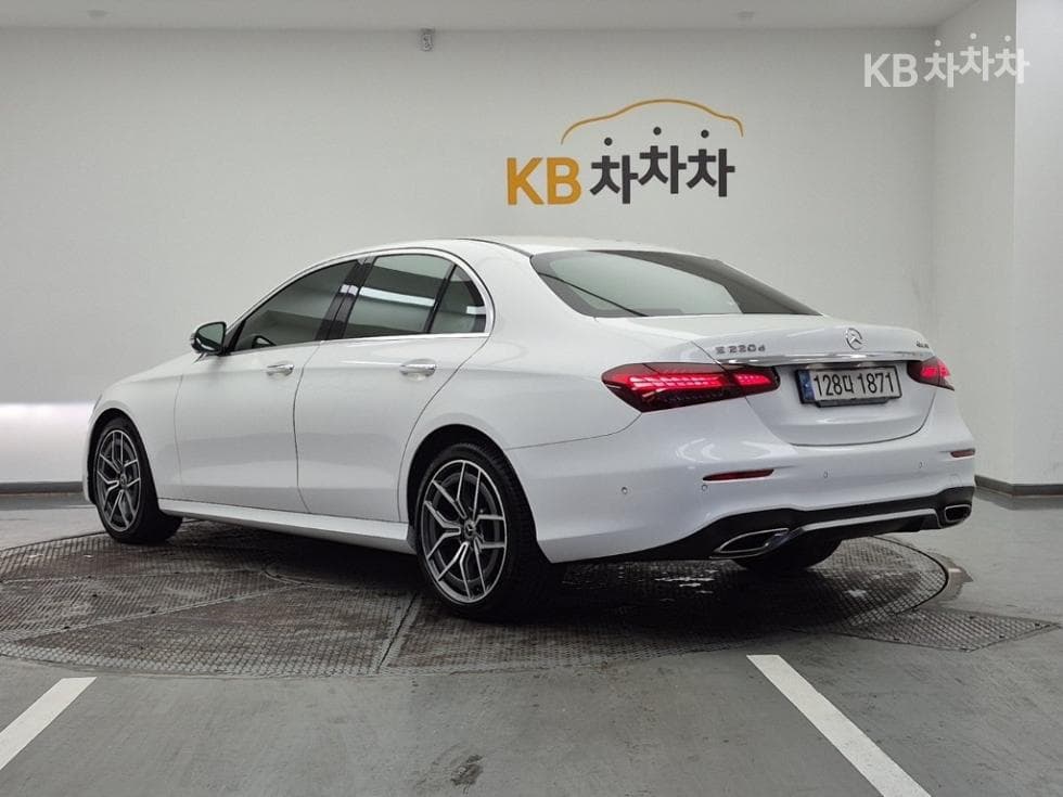 Mercedes-Benz E-Клас (W213)E220d 4MATIC AMG Line - 3