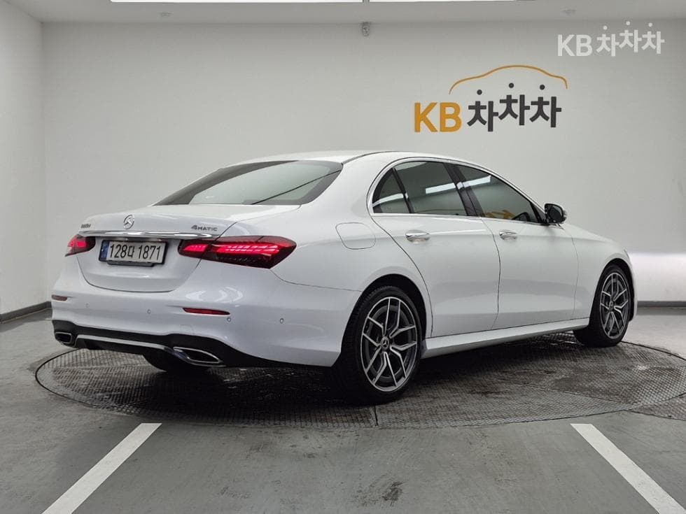 Mercedes-Benz E-Клас (W213)E220d 4MATIC AMG Line - 4