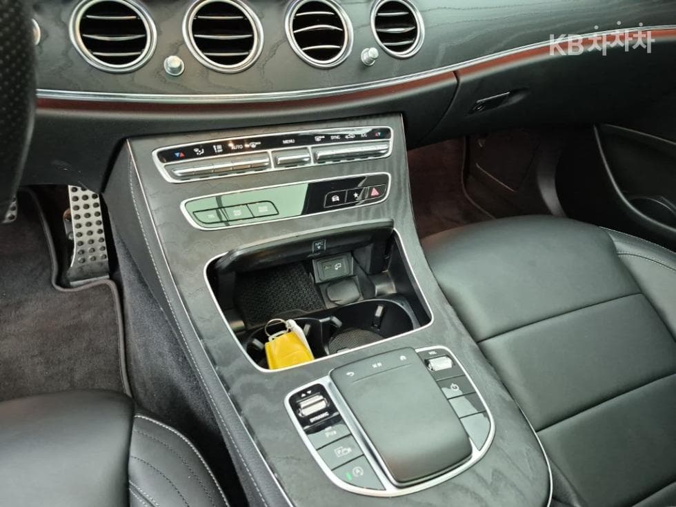 Mercedes-Benz E-Клас (W213)E220d 4MATIC AMG Line - 10