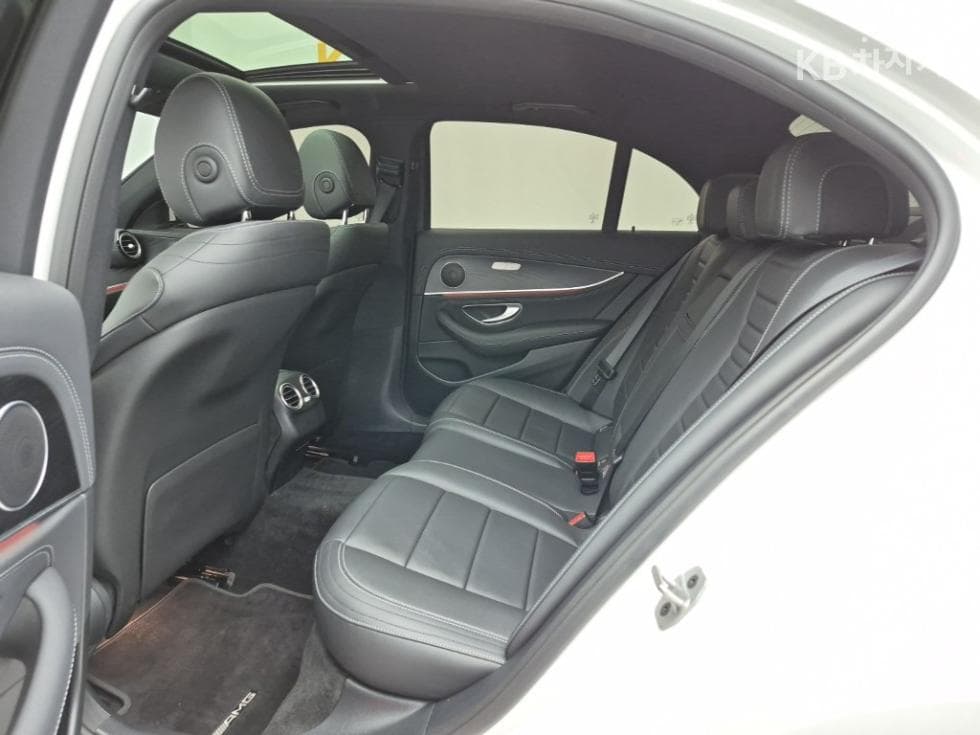 Mercedes-Benz E-Клас (W213)E220d 4MATIC AMG Line - 12