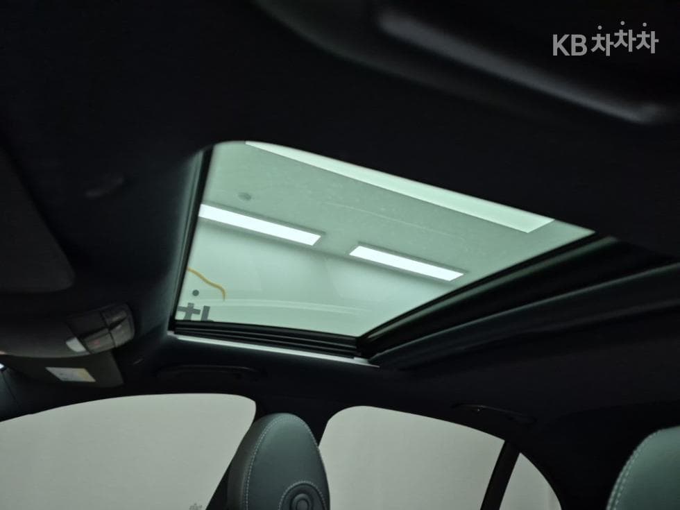 Mercedes-Benz E-Клас (W213)E220d 4MATIC AMG Line - 13