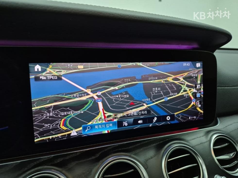 Mercedes-Benz E-Клас (W213)E220d 4MATIC AMG Line - 14