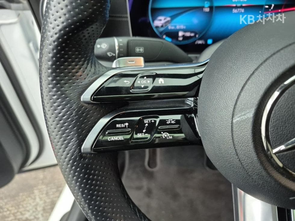 Mercedes-Benz E-Клас (W213)E220d 4MATIC AMG Line - 16