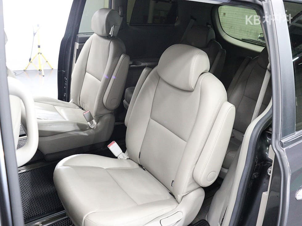 Киа All New Канивал9-местен 2.2 Дизел Престиж - 16