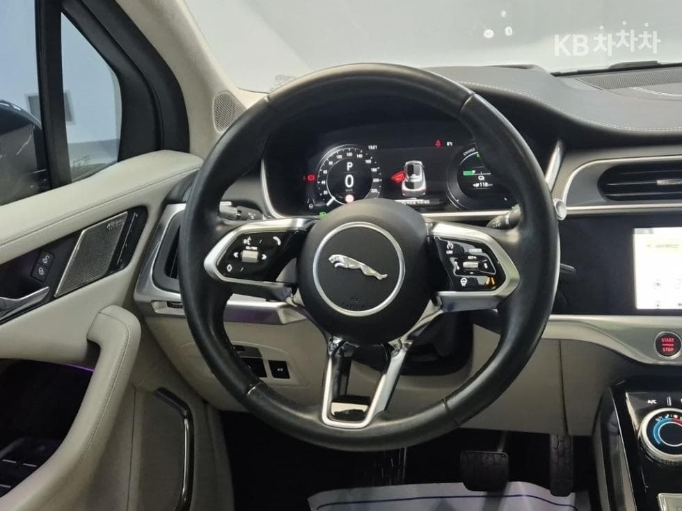 Jaguar I-PACEEV 400 First Edition - 9