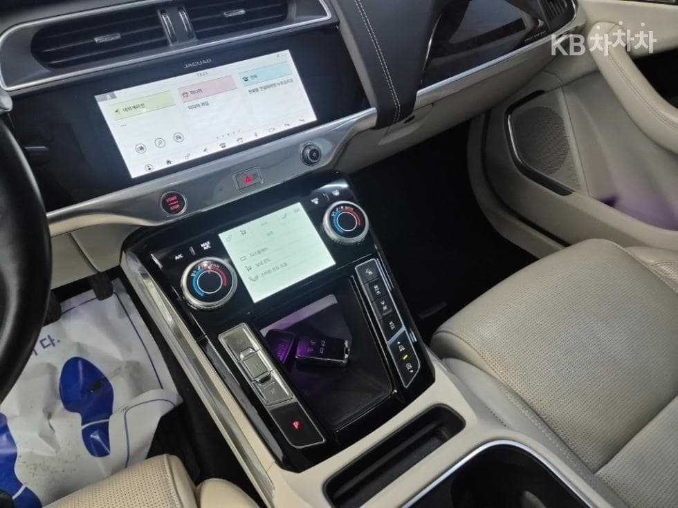 Jaguar I-PACEEV 400 First Edition - 10