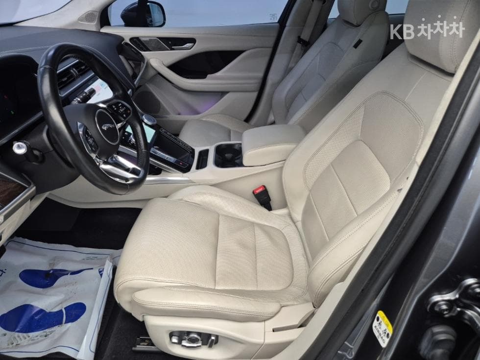 Jaguar I-PACEEV 400 First Edition - 11