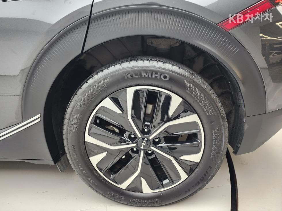 Киа EV6롱 레Местен지 2WD Air - 9