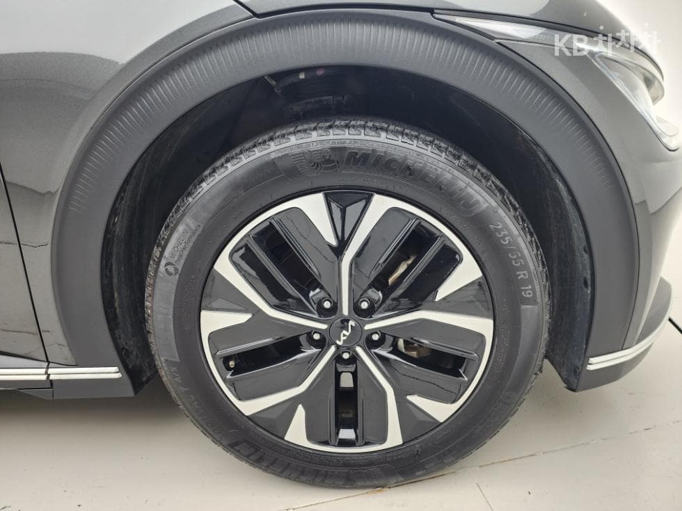 Киа EV6롱 레Местен지 2WD Air - 10