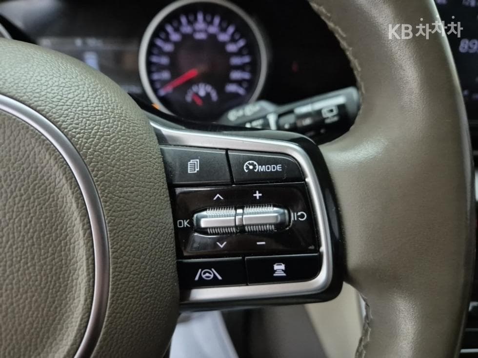 Киа Канивал 4-то поколениеG3.5 GDI 9-местен Престиж - 13