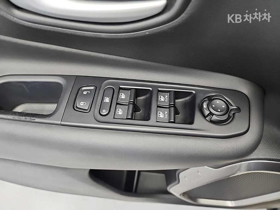 지프 레니게이드2.4 Longitude Standard - 16