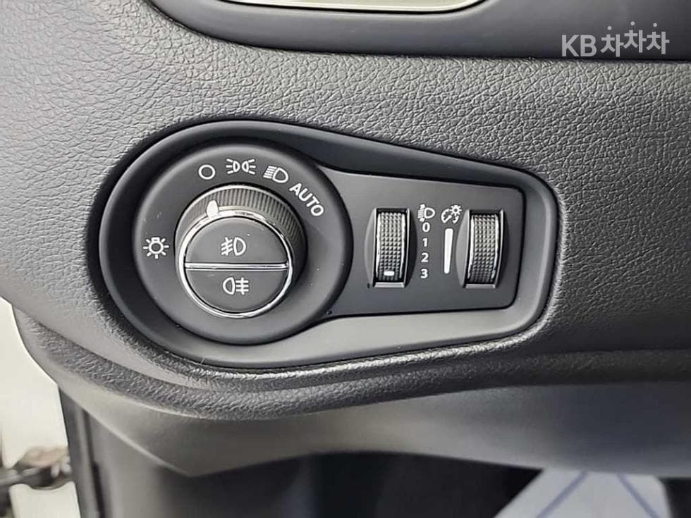 지프 레니게이드2.4 Longitude Standard - 17