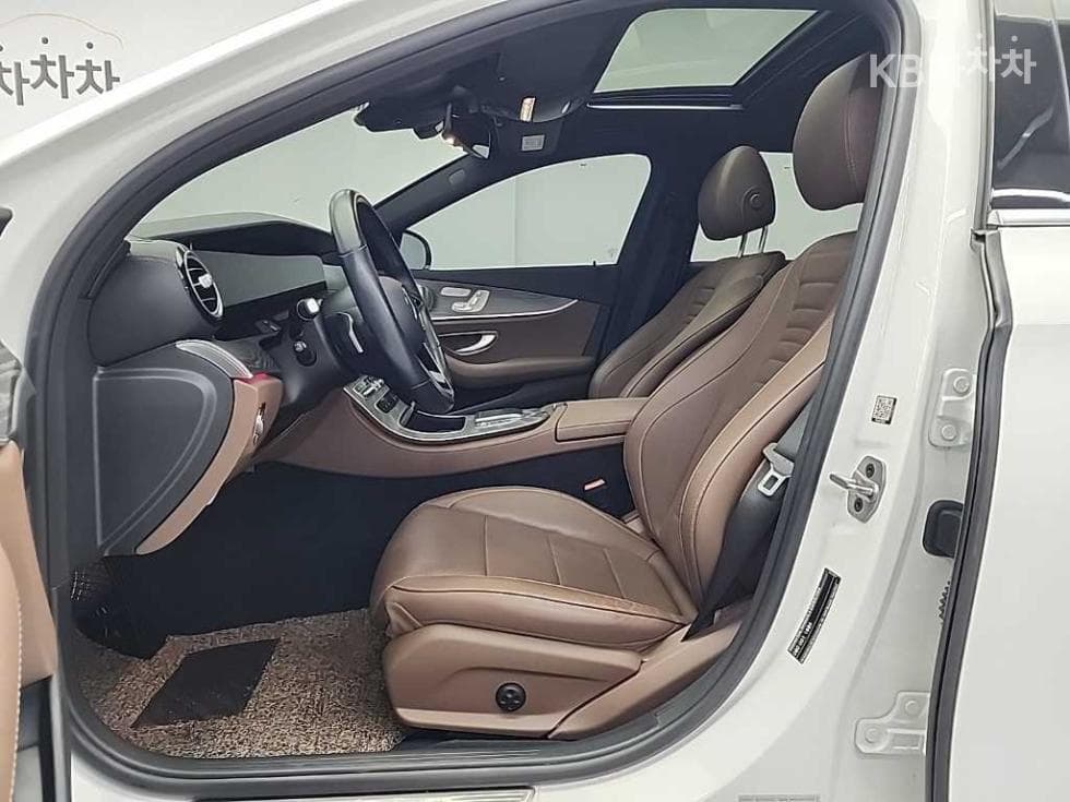 Mercedes-Benz E-Class (W213)E350 4MATIC Avantgarde - 11