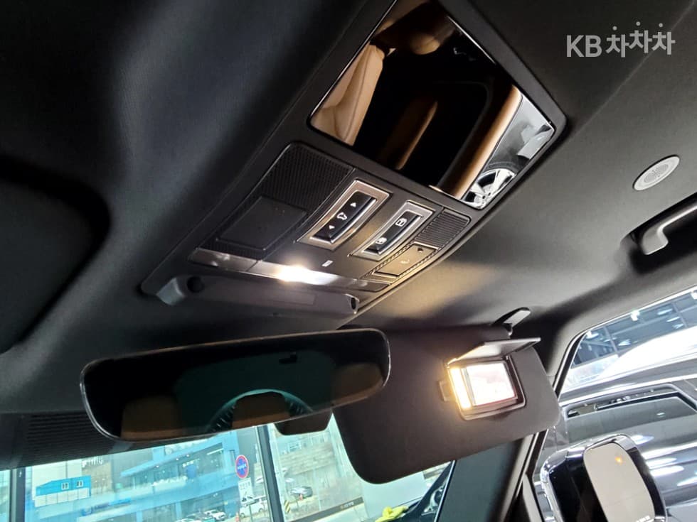 Land Rover 디펜더(L663)110 D300 HSE - 13