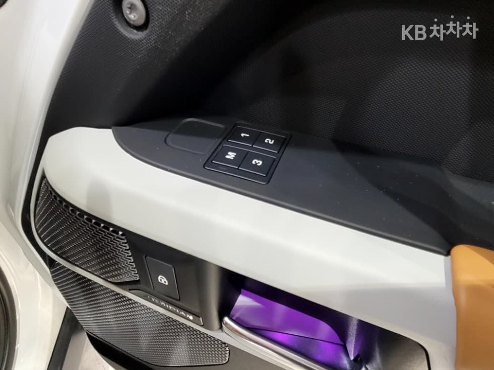 Land Rover 디펜더(L663)110 D300 HSE - 25