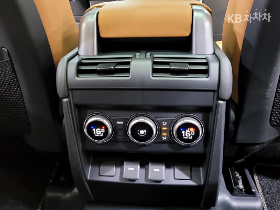 Land Rover 디펜더(L663)110 D300 HSE - 28