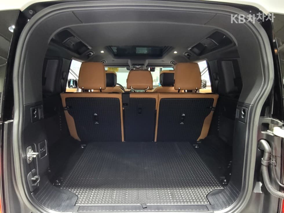 Land Rover 디펜더(L663)110 D300 HSE - 30