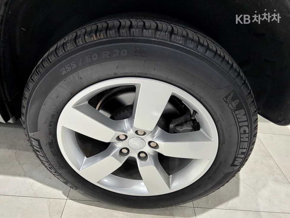 Land Rover 디펜더(L663)110 D300 HSE - 32