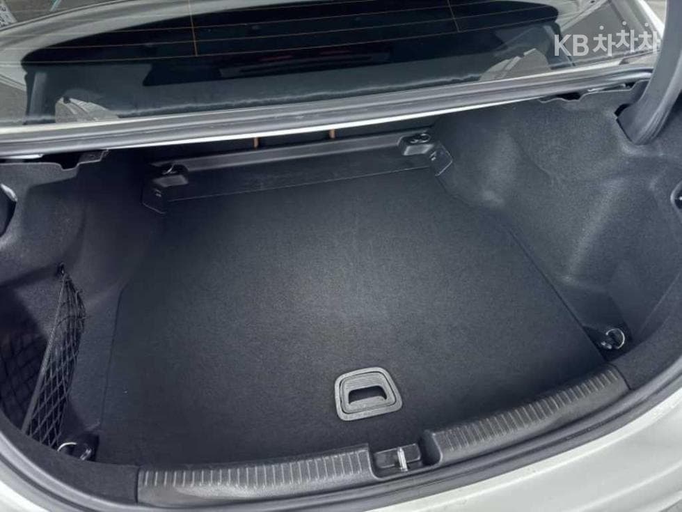 Mercedes-Benz C-Клас 6세대(W206)C300 4Matic Avantgarde - 6